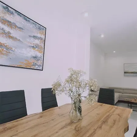 Holiday home Elysian House *